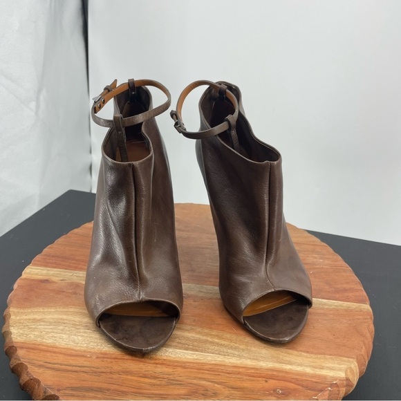 Givenchy brown leather T-bar heel booties Sz 40 peep toe - Picture 2 of 11